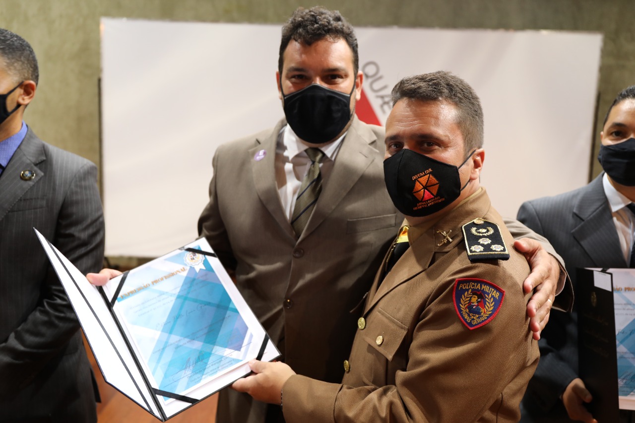 Controlador setorial do GMG é premiado por relevantes serviços prestados