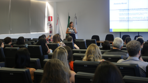 Assédio no trabalho é tema de palestra ministrada pela CGE em evento da Fapemig